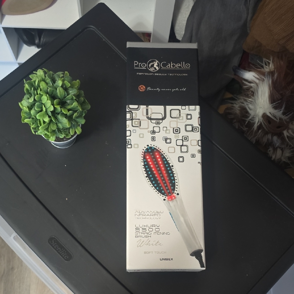 Pro Cabello Luxury Straightening Brush - White with Red & Black Bristles